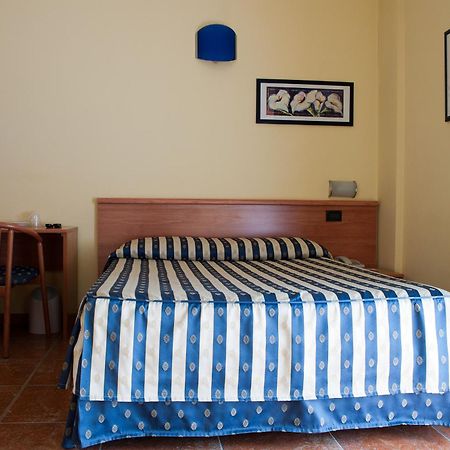 Hotel Blue Ribbon Верчели Екстериор снимка
