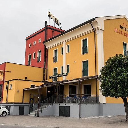 Hotel Blue Ribbon Верчели Екстериор снимка