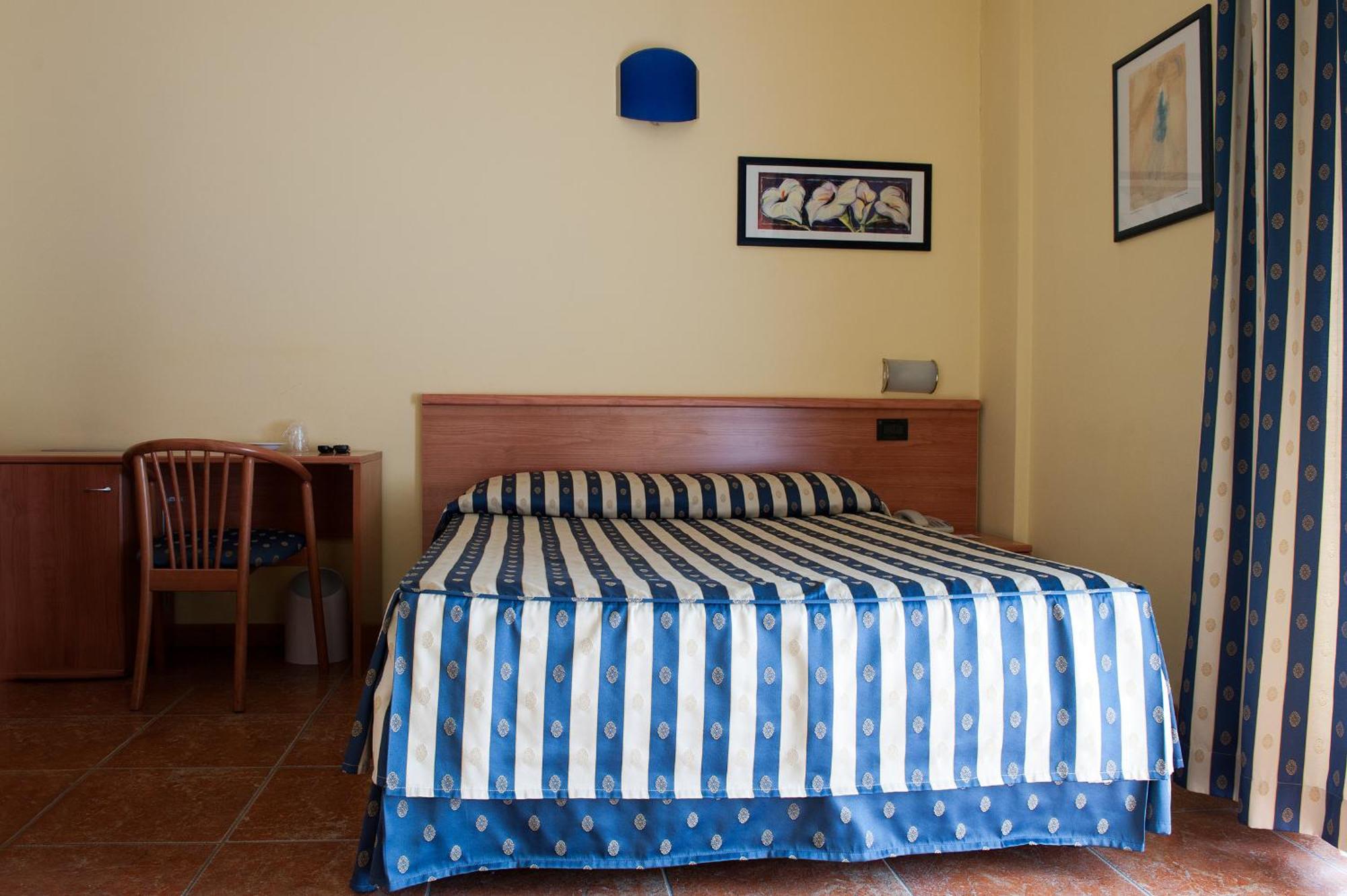 Hotel Blue Ribbon Верчели Екстериор снимка