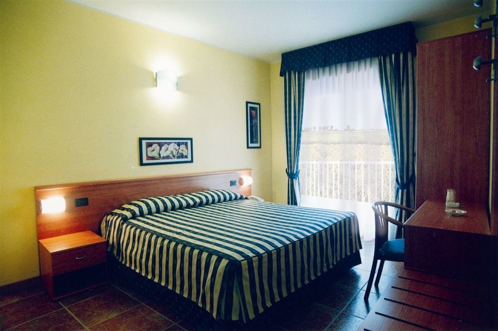 Hotel Blue Ribbon Верчели Екстериор снимка