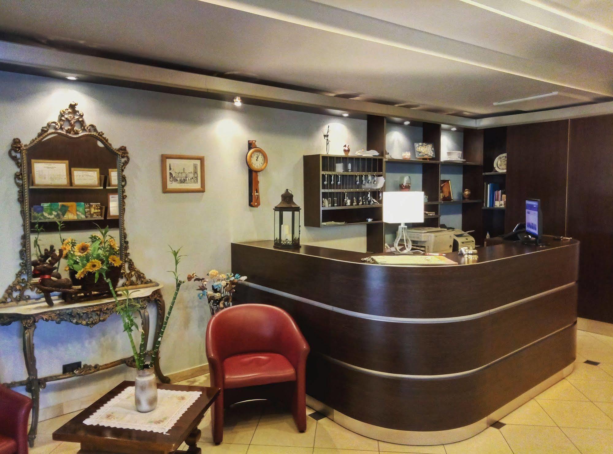 Hotel Blue Ribbon Верчели Екстериор снимка