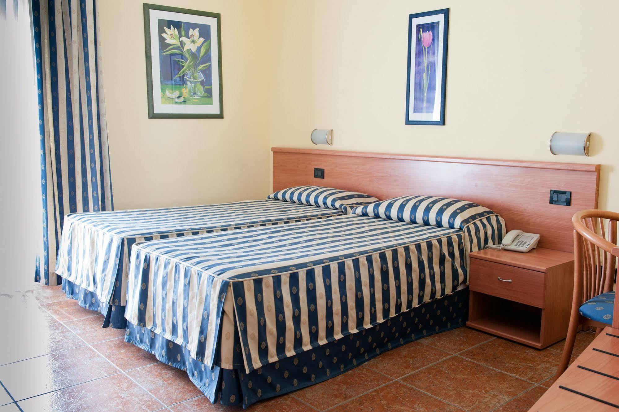 Hotel Blue Ribbon Верчели Екстериор снимка