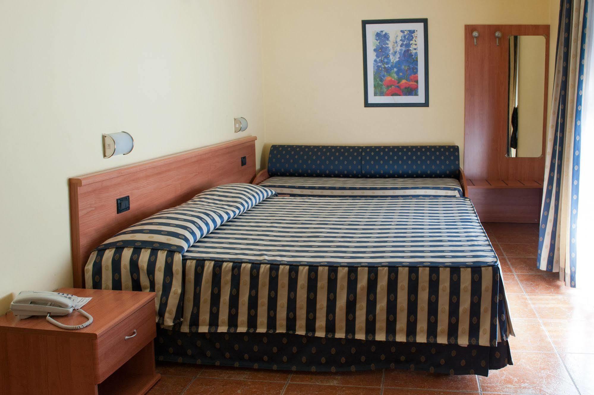 Hotel Blue Ribbon Верчели Екстериор снимка