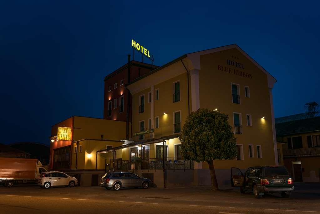 Hotel Blue Ribbon Верчели Екстериор снимка